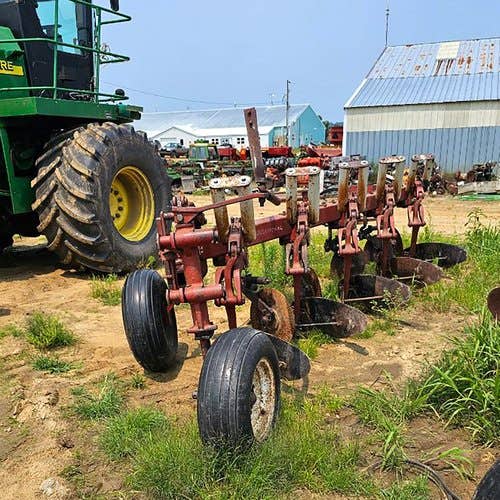 Used International 720 Tillage parts.