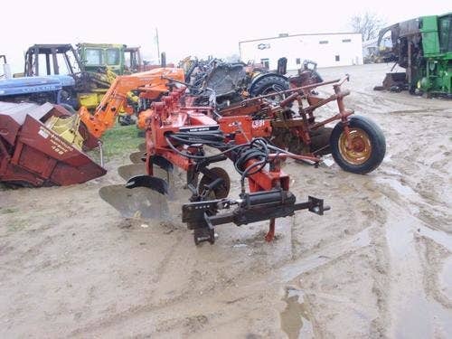 Used International 735 Tillage parts.
