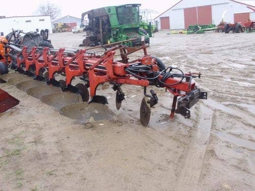 Used International 735 Tillage parts.