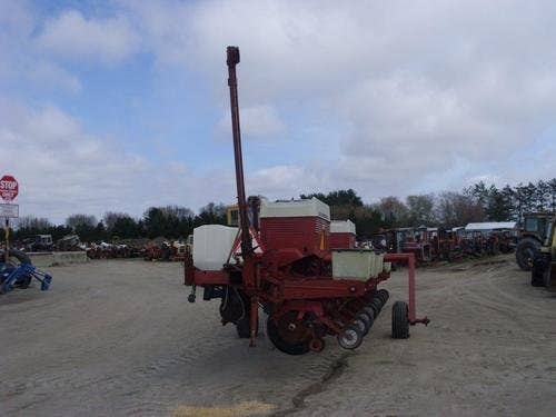 Used International 800 Planter parts.