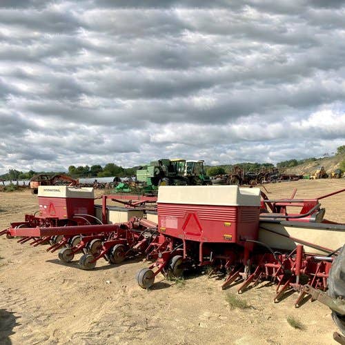 Used International 800 Planter Parts Used International 800 Planter Parts