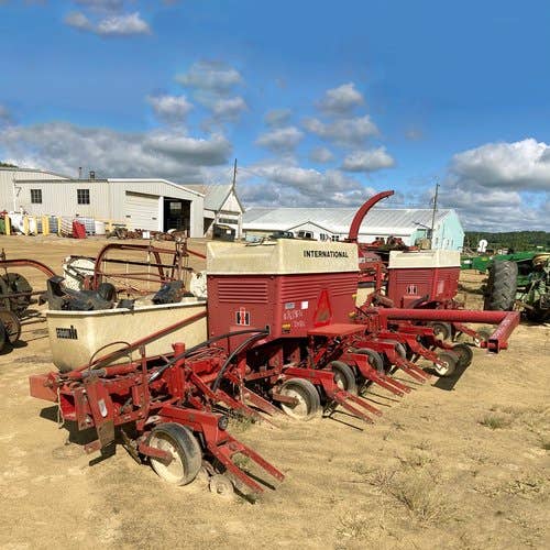 Used International 800 Planter parts.