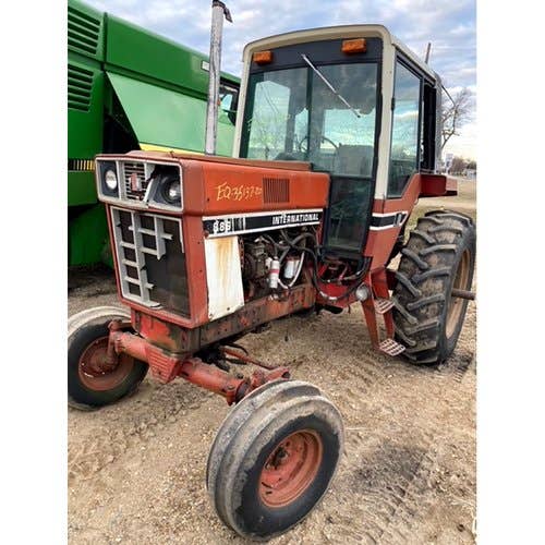 Used International 886 Tractor parts.
