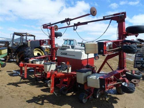 Used International 900 Planter parts.