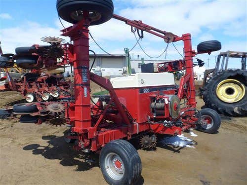 Used International 900 Planter parts.