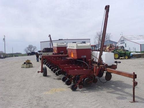 Used International 900 Planter parts.