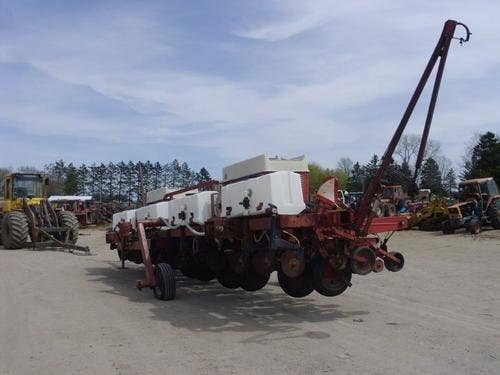 Used International 900 Planter parts.