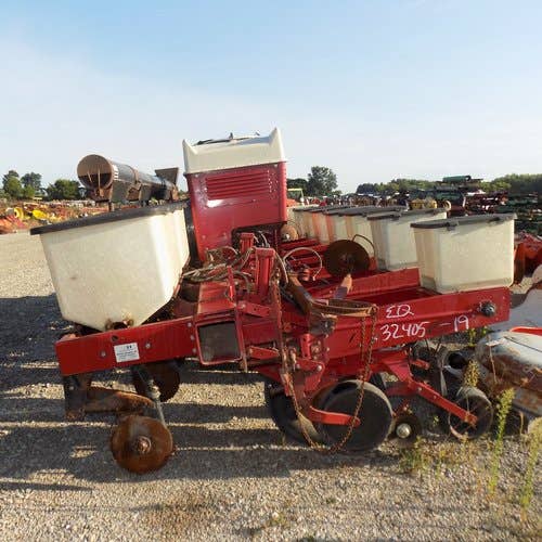 Used International 900 Planter parts.