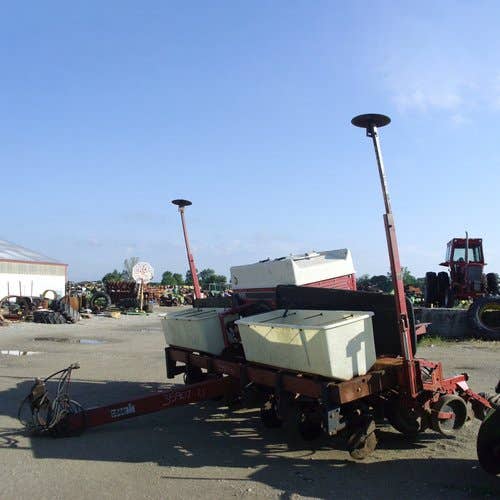 Used International 900 Planter parts.