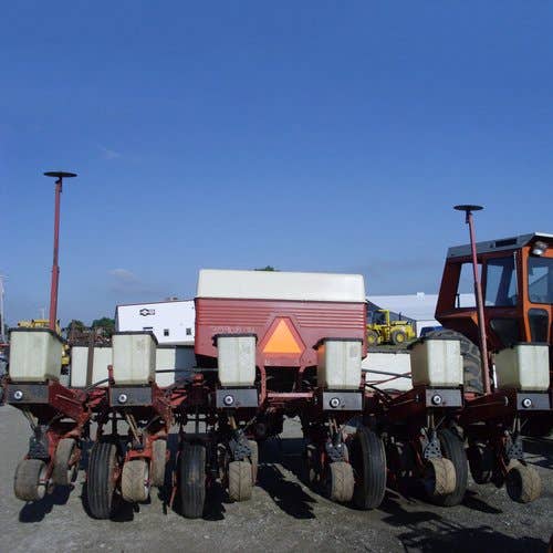 Used International 900 Planter parts.