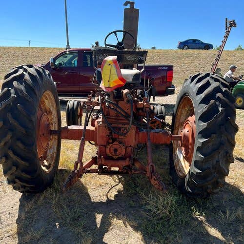 Used International HYDRO70 Tractor parts.