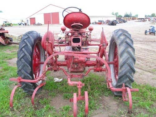 Used International SuperC Tractor parts.
