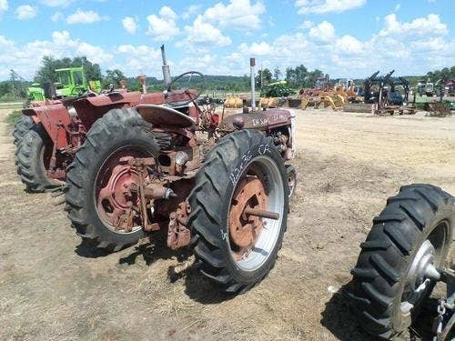 Used International SuperC Tractor parts.