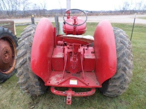Used International W9 Tractor parts.
