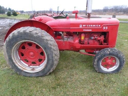 Used International W9 Tractor parts.