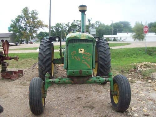 Used John Deere 2520 Tractor parts.