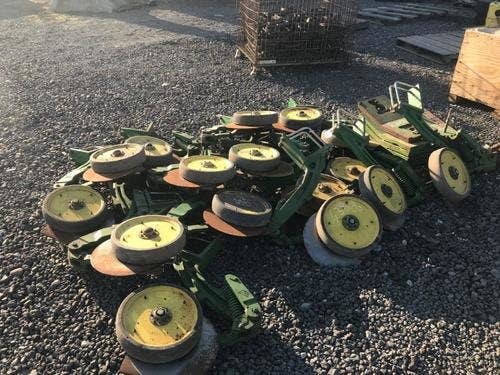 Used John Deere 2520 Tractor parts.
