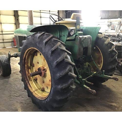 Used John Deere 2520 Tractor parts.