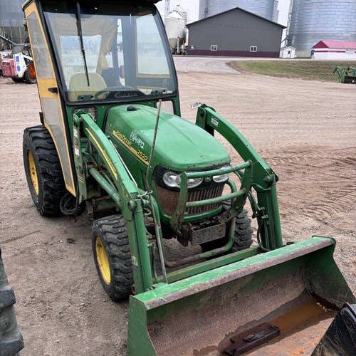 Used John Deere 2520 Tractor parts.