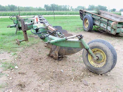 Used John Deere 2600 Tillage parts.