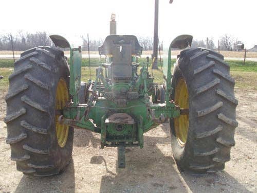 Used John Deere 2640 Tractor parts.
