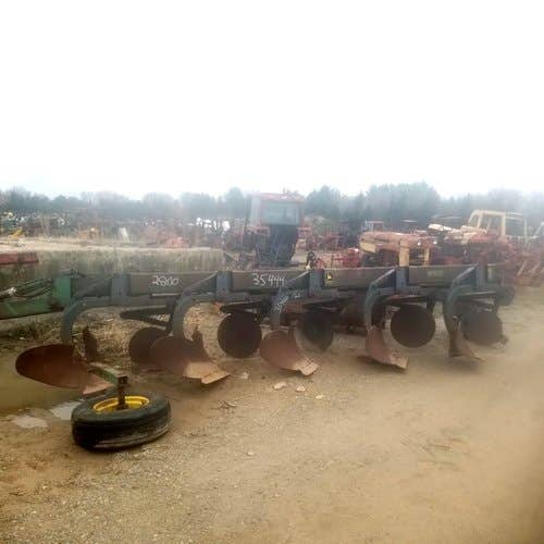 Used John Deere 2800 Tillage parts.