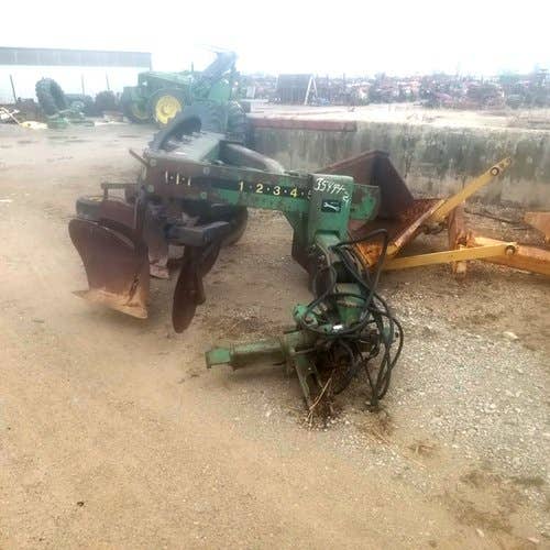 Used John Deere 2800 Tillage parts.