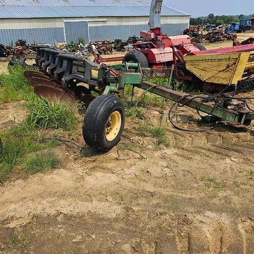 Used John Deere 2800 Tillage parts.