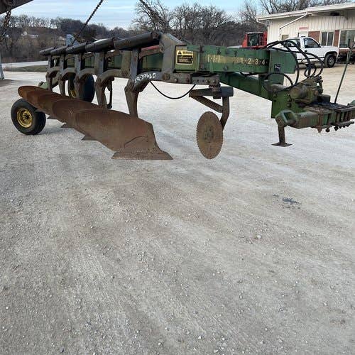 Used John Deere 2800 Tillage parts.