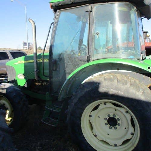 Used John Deere 5525 Tractor parts.