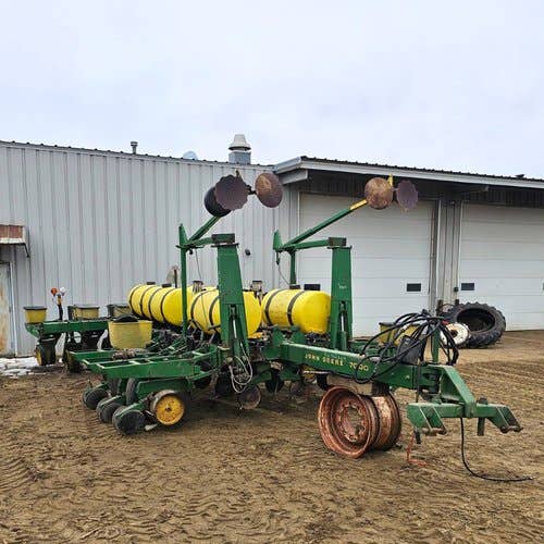 Used John Deere 7000 Planter Parts Used John Deere 7000 Planter Parts