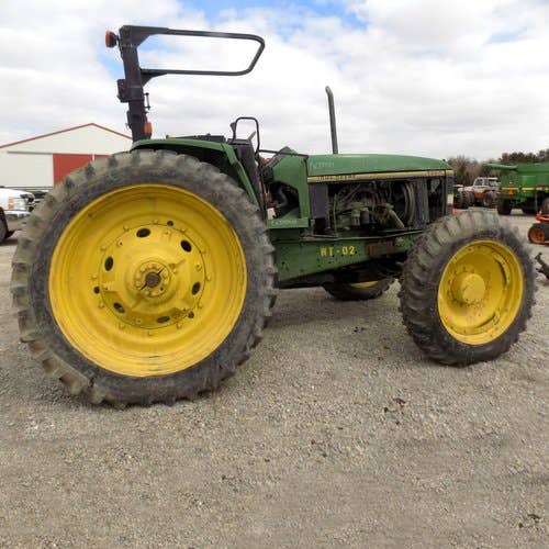 Used John Deere 7200 Tractor parts.