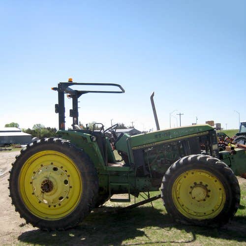Used John Deere 7200 Tractor parts.
