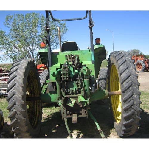 Used John Deere 7200 Tractor parts.