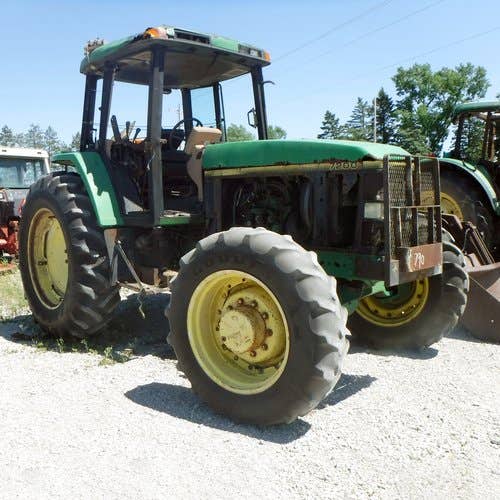 Used John Deere 7200 Tractor parts.