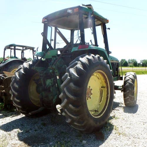 Used John Deere 7200 Tractor parts.