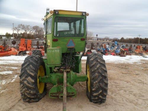 Used John Deere 7520 Tractor parts.
