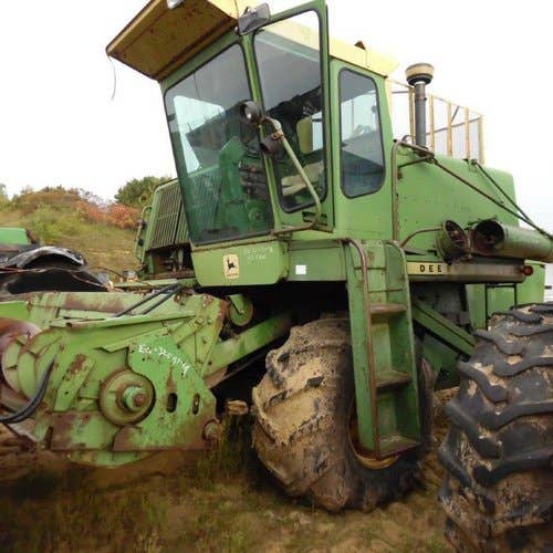 Used John Deere 7700 Combine parts.