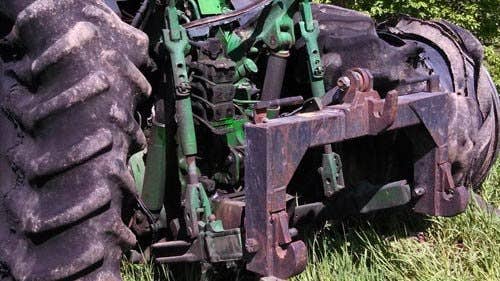 Used John Deere 7700 Tractor parts.