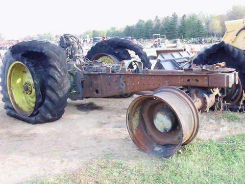 Used John Deere 7700 Tractor parts.
