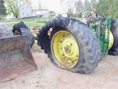 Used John Deere 7700 Tractor parts.