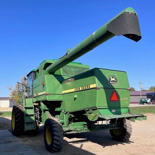 Used John Deere 7720 Combine parts.