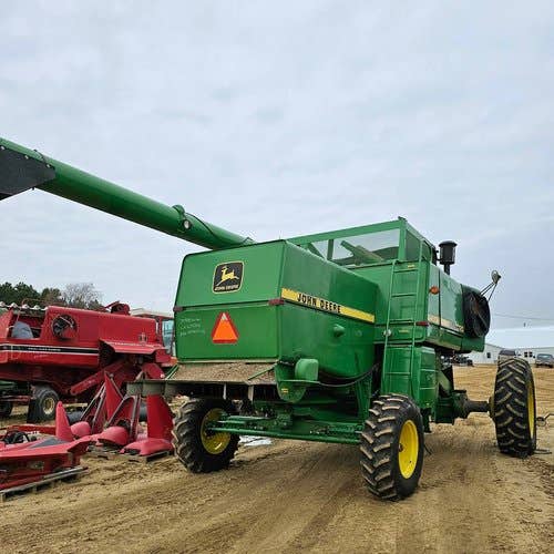1988 Used John Deere 7720 Combine parts.