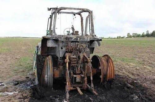 Used John Deere 7800 Tractor parts.