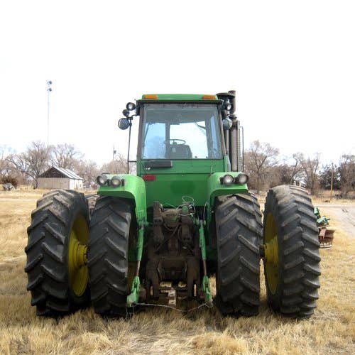 Used John Deere 8650 Tractor parts.