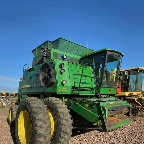 1988 Used John Deere 8820 Combine parts.