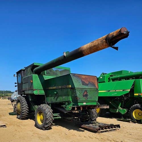 Used John Deere 8820 Combine parts.