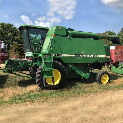 Used John Deere 9400 Combine parts.