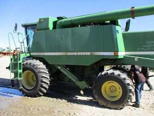 Used John Deere 9500 Combine parts.