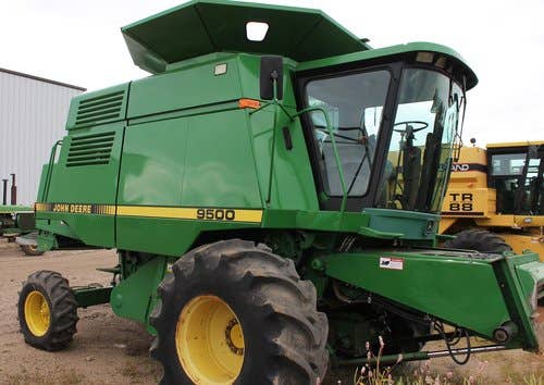 1990 Used John Deere 9500 Combine parts.